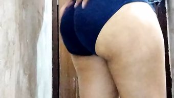 18岁的印度女孩在这...
