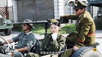 大奶子和口交:战争期...