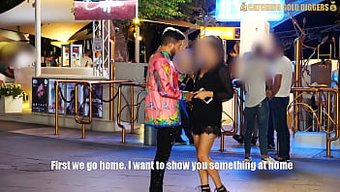 美丽的乌克兰妓女在俱...