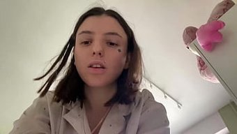 成熟的熟女的脱衣舞挑...