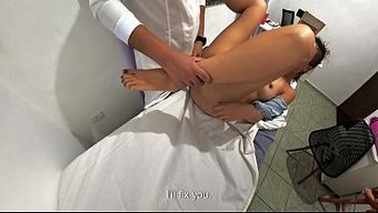 好奇的医生比她受伤的...