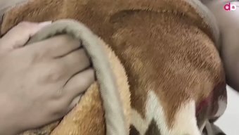 看一个年轻人在高清中...