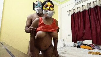 印度大奶阿姨的乳房被...