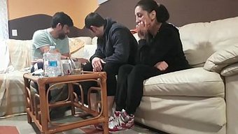 我丈夫的精液射在我里面