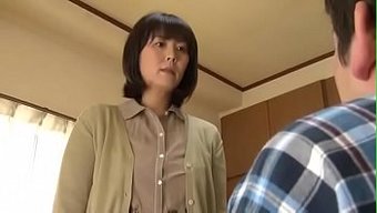 阿姨因为我的淘气行为...