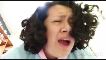 墨西哥少女得到了巨大的高潮