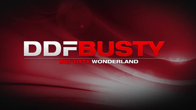 Anastasia Doll加入anissa Kate的感性阴道手指场景