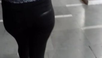 印度少女穿着牛仔裤被屁股操