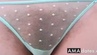 红发熟女的业余自慰