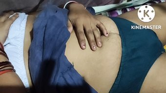 热辣的拉丁裔熟女在镜...