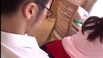 年轻的日本女孩被操
