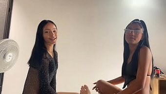 三个性感的拉丁美女享...