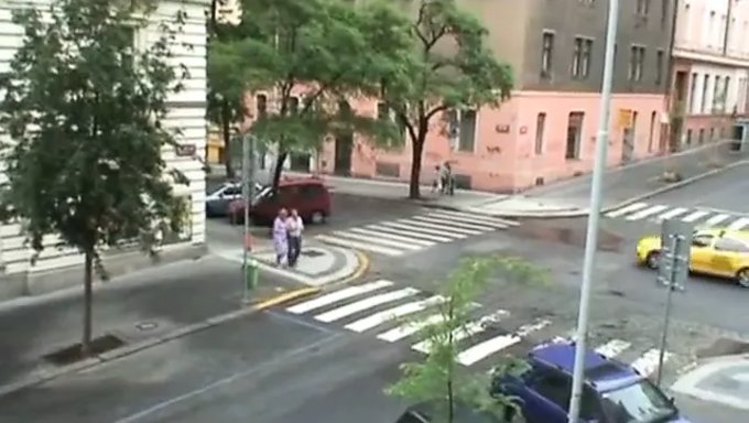 热辣的三人行,Wall妻子加入其中