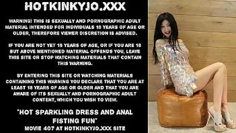 性感的棕发女郎享受肛...