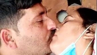 拥有大自然乳房的印度...