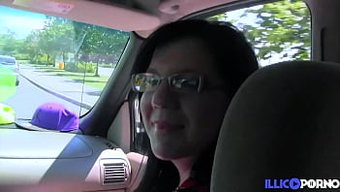 安娜贝尔的大自然乳房...