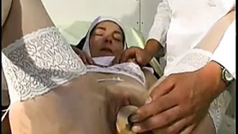 法国修女的紧致阴道被...