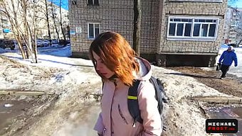 业余少女被继父操得满...