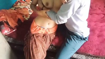 丈夫的朋友操他妻子的阴道