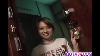 手淫和大自然的大奶子...