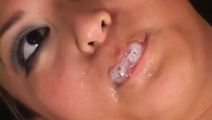 亚洲宝贝在被操之前给白人公马口交