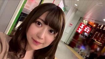 丰满的日本大学女孩沉...
