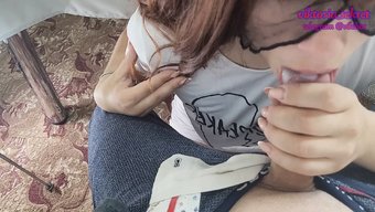 老师和学生参与硬核口...