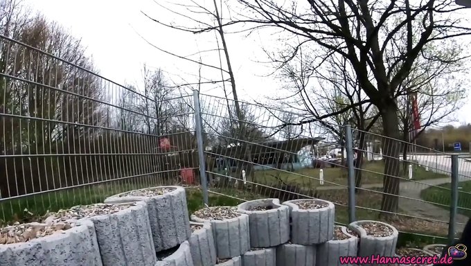 公共停车场遭遇导致激情的户外性爱