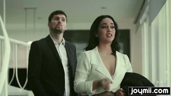 大胸部的拉丁美女gi...