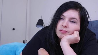 女孩们在网络摄像头上自慰