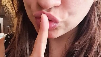 美丽的胖女人妈妈在安...