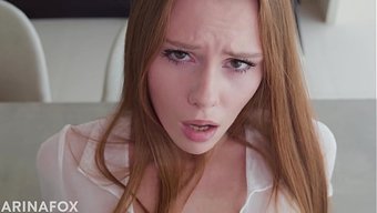 红发继妹穿着紧身裙是...
