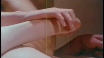 18岁的业余女孩在复...