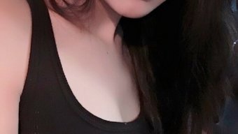 少女蜜糖惊人的脱衣和挑逗