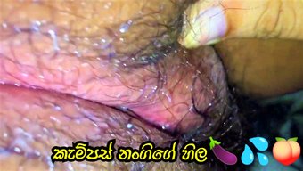 新鲜女孩在自制视频中...