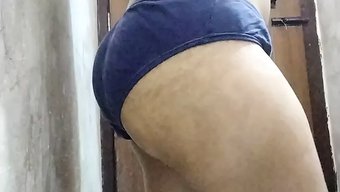 18岁的亚洲女孩在阳...