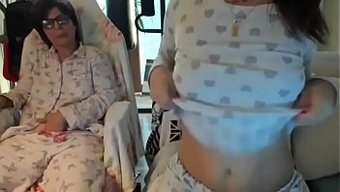 成熟的网络摄像头少女...
