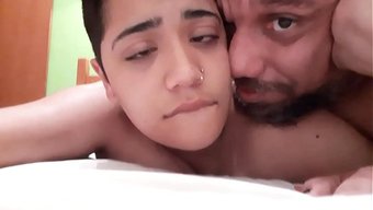 老头用震动棒狠狠操老...