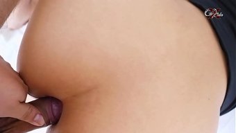 我不得不操我继女的屁...