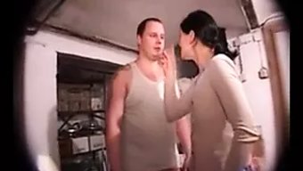 少女(18+)和成熟...