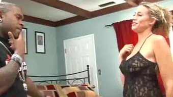 热辣辣的披萨男孩的熟女体验