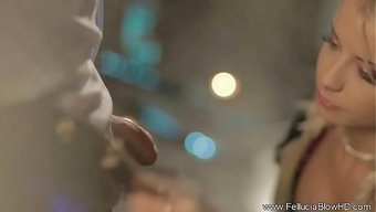 Cfnm口交带有浪漫的转折