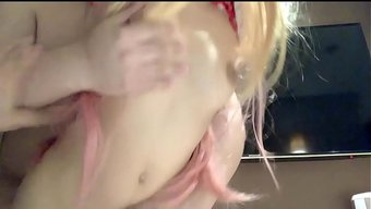 看着女友的大奶子好舒...