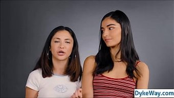 女同性恋探索他们的性欲