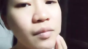 亚洲少女的独奏游戏是...