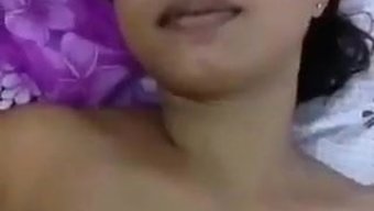 印度女孩的自制独奏表演