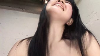 请在我自然的阴道里狠...