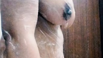 印度18+少女在中出...