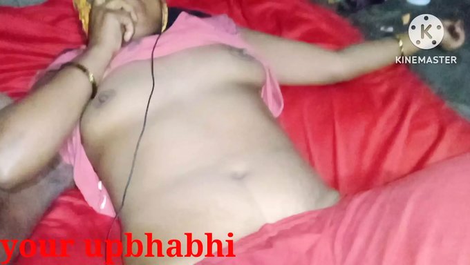 印度家庭主妇自慰并从年轻妻子那里得到成熟的性爱
