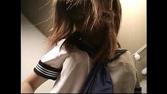 少女性爱:硬核口交和射精